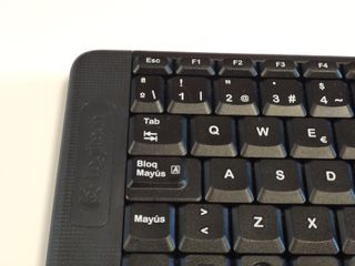 Teclado Logitech K220 Inalámbrico + Receptor USB