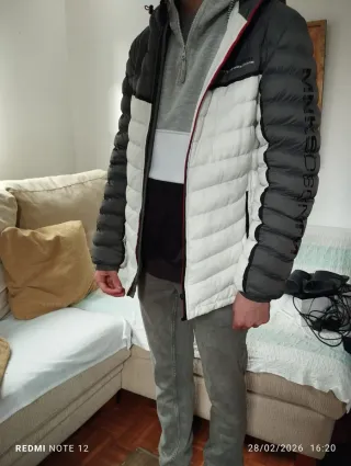 Plumífero Koröshi T L gris y blanco