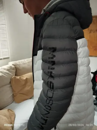 Plumífero Koröshi T L gris y blanco