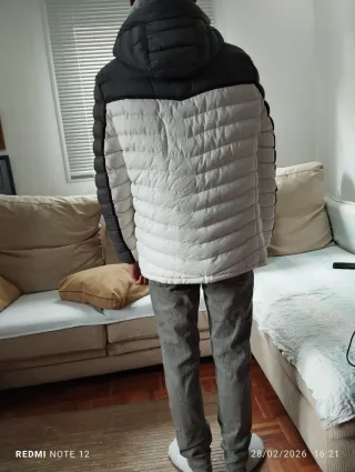 Plumífero Koröshi T L gris y blanco