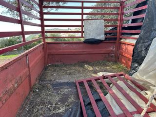 Remolque de carga rojo