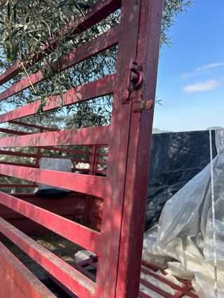 Remolque de carga rojo