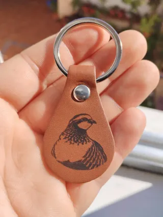 Llavero de piel con grabados personalizados