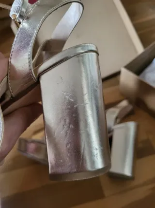 Sandalias doradas tacón ancho plataforma