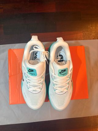 Nike Vomero 18 Tênis Corrida Azul e Branco