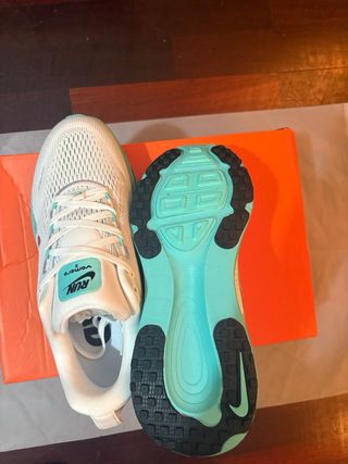 Nike Vomero 18 Tênis Corrida Azul e Branco