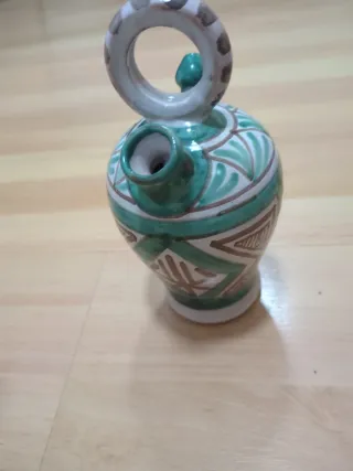 Botijo pequeño de cerámica decorado
