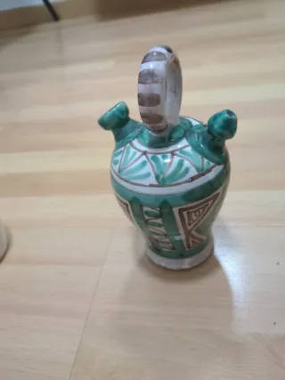 Botijo pequeño de cerámica decorado