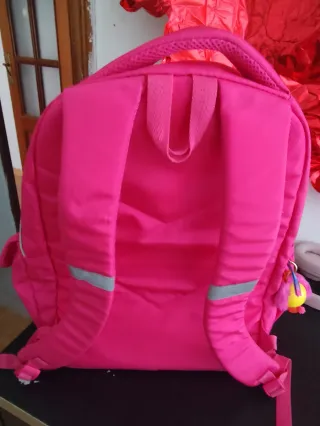 Mochila escolar rosa con diseño de chicas