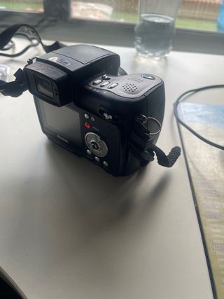 Fotocamera Kodak con caricabatterie