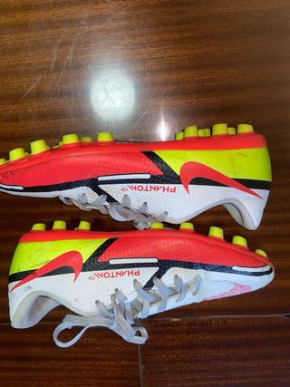 Zapatos Nike Fútbol Blancos y Rojos