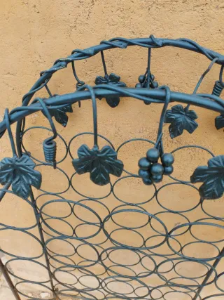 Botellero de hierro forjado