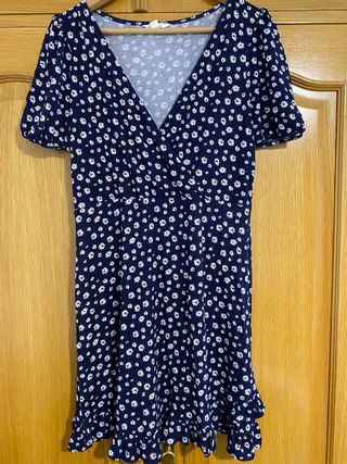 Vestido azul con estampado floral blanco