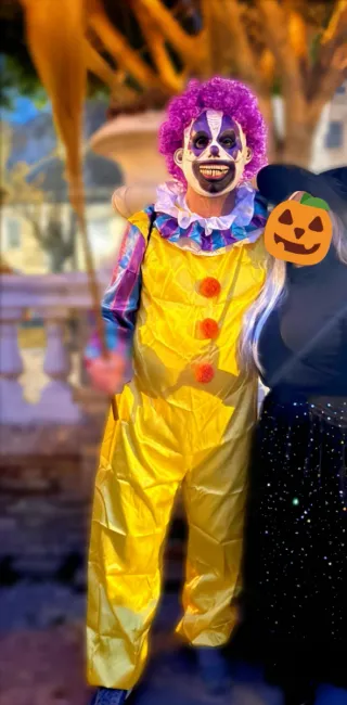 Disfraz IT COMPLETO + otra  máscara/peluca/escoba