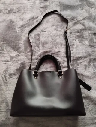Bolso Bershka Negro Mano y Colgar