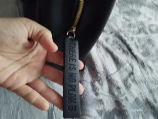 Bolso Bershka Negro Mano y Colgar