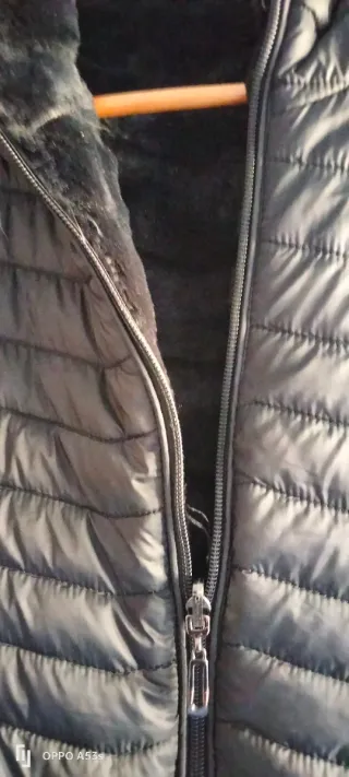 Chaqueta de pelo negra con capucha reversible