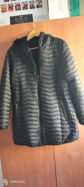 Chaqueta de pelo negra con capucha reversible
