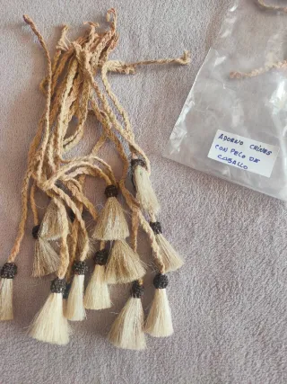 Adorno de crines con pelo de caballo