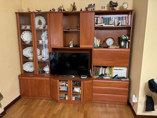 Conjunto de muebles de salón de madera y armarios