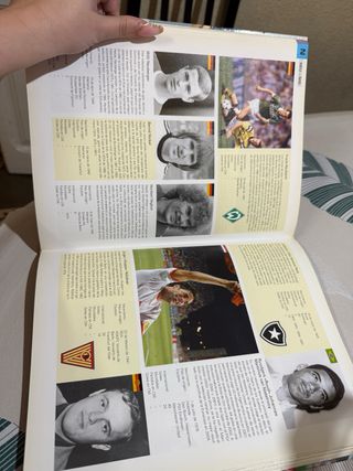 1000 Futbolistas/ 1000 Fussballer (Spanish Edit...