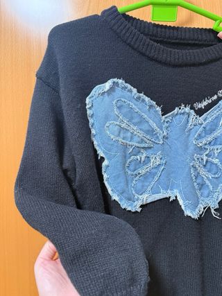 Jersey negro con mariposa denim