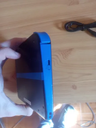 Nintendo 2DS + caricabatterie