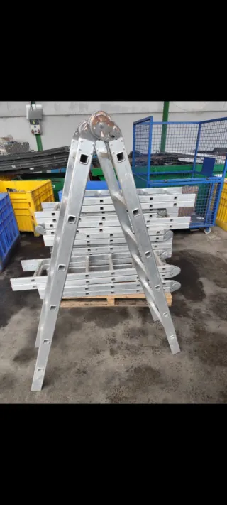 Escalera de aluminio plegable