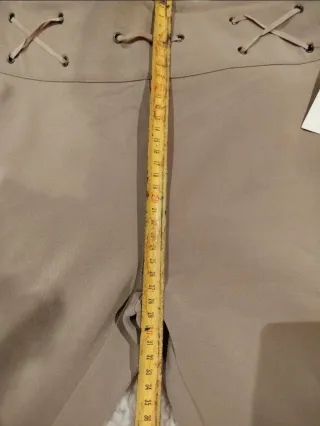 Pantalones campana beige con cordones