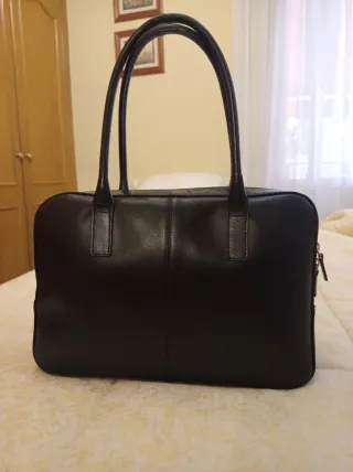 Bolso de piel negro