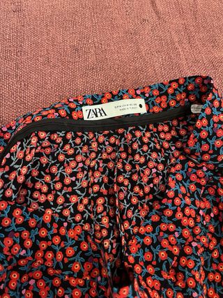 Falda midi Zara floral Talla M