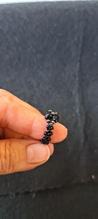 Anillo de cristal negro