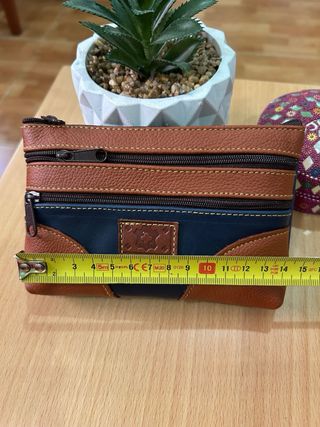 Dos monederos de piel sin estrenar