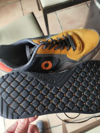 Zapatillas Ecoalf grises y naranjas