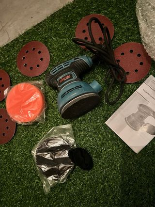 Lijadora excéntrica con accesorios
