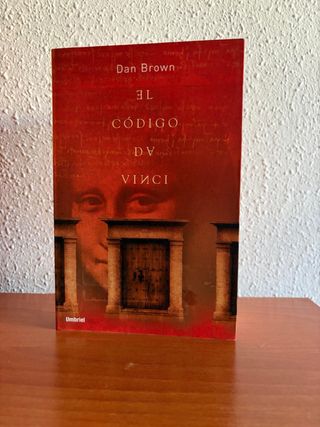 Novela de Dan Brown, encuadernación blanda