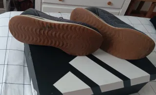 Zapatillas Adidas Negras y Grises Talla 42