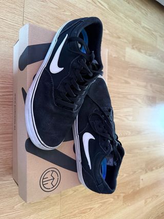 Zapatillas Nike Talla 40 azules y Blancas