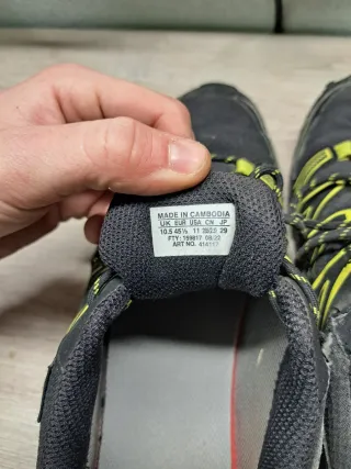 Scarponcini Salomon neri e gialli