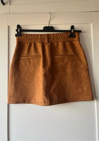 Falda marrón de ante con botones