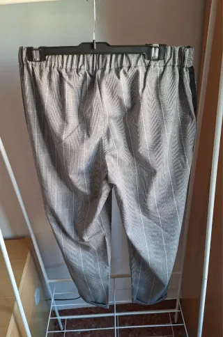 Pantalones de cuadros grises y negros