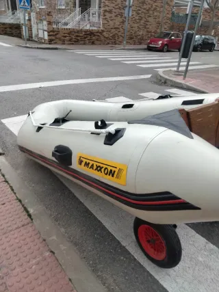 Barca Zodia con motor y remos