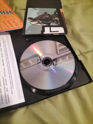 GTA San Andreas PS2 con manual y póster