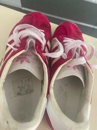 Zapatillas Adidas Gazelle Fucsia Rayas Blancas