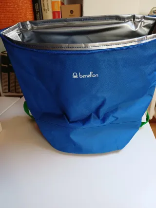 Bolsa Benetton azul y plateada