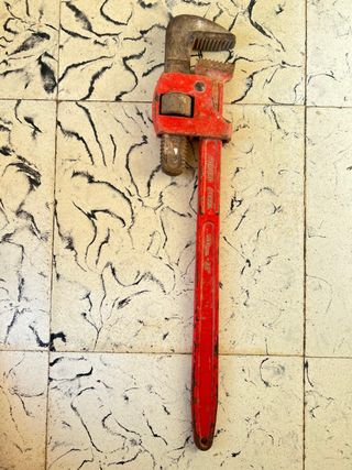 Llave inglesa 24 roja