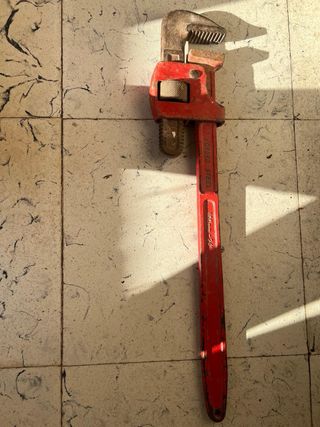 Llave inglesa 24 roja