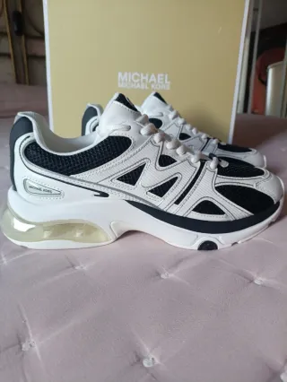 Deportivas Michael Kors Blancas y Negras
