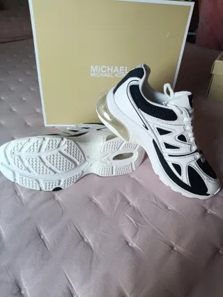 Deportivas Michael Kors Blancas y Negras