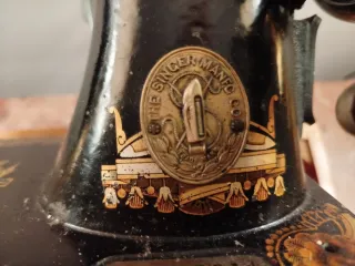 Máquina de coser Singer antigua